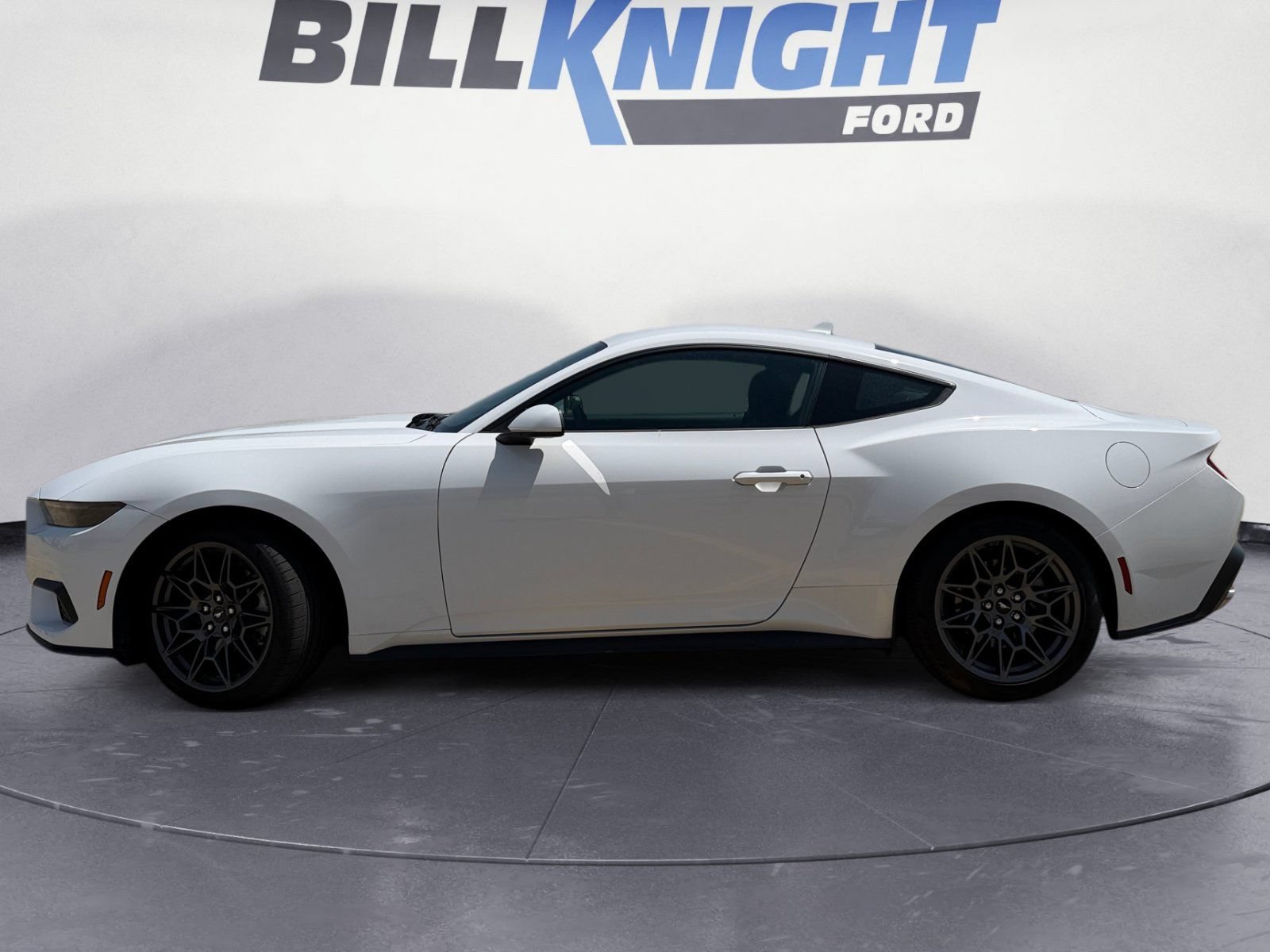 Used 2025 Ford Mustang Coupe RWD image 2