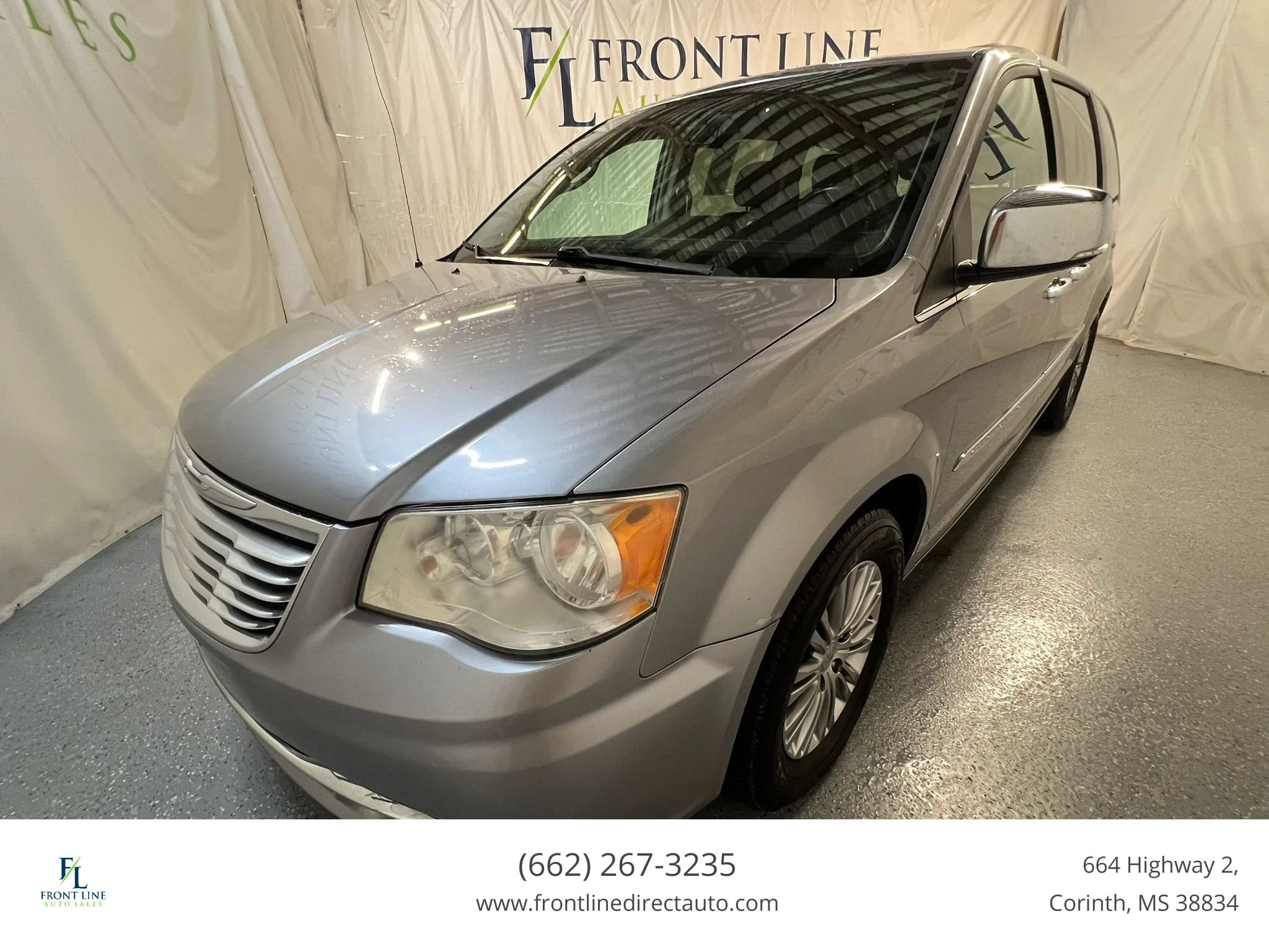 Used 2013 Chrysler Town & Country Touring-L w/ Driver Convenience Group FWD image 3