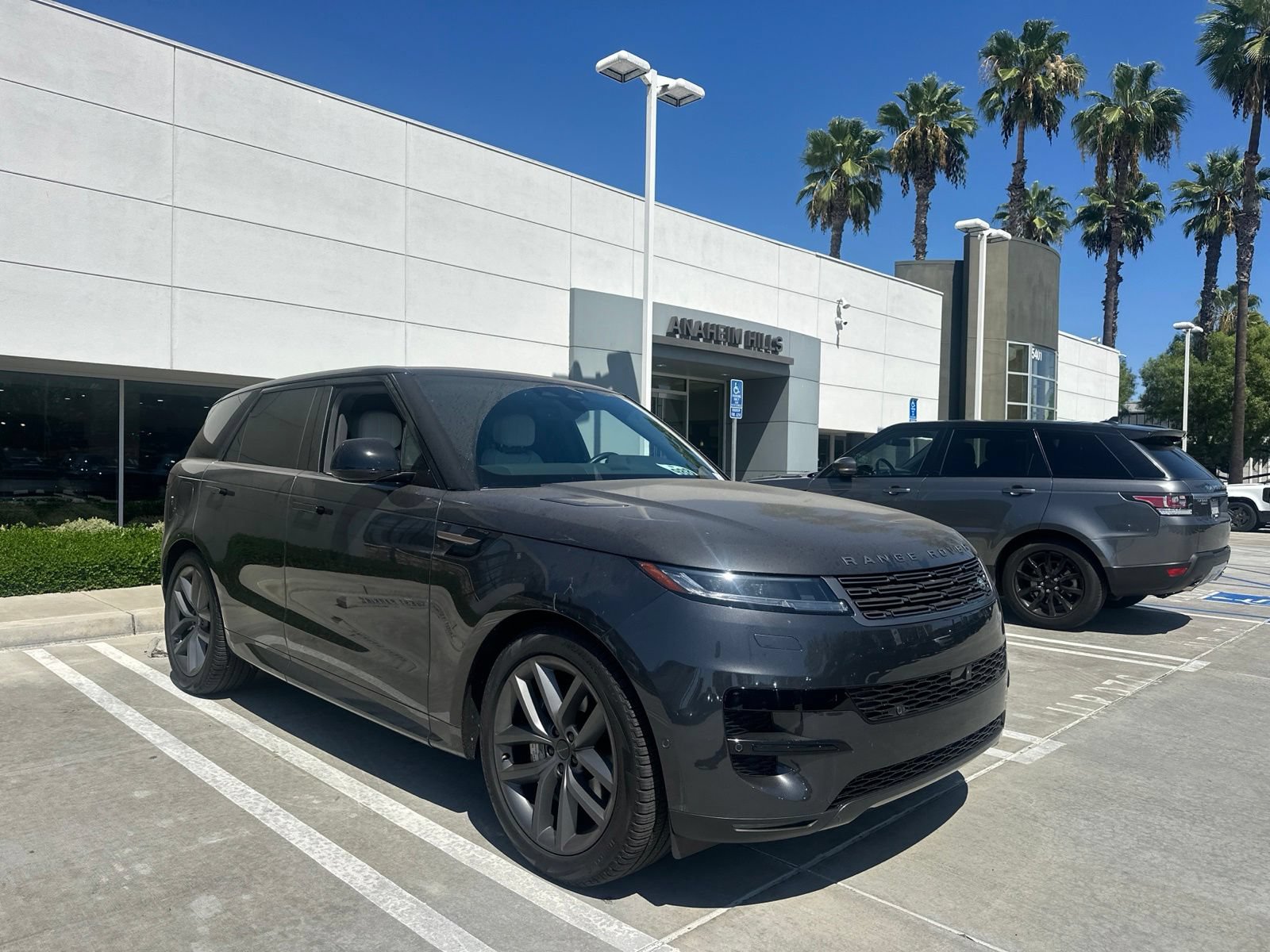 Used 2026 Land Rover Range Rover Sport SE AWD/4WD image 2