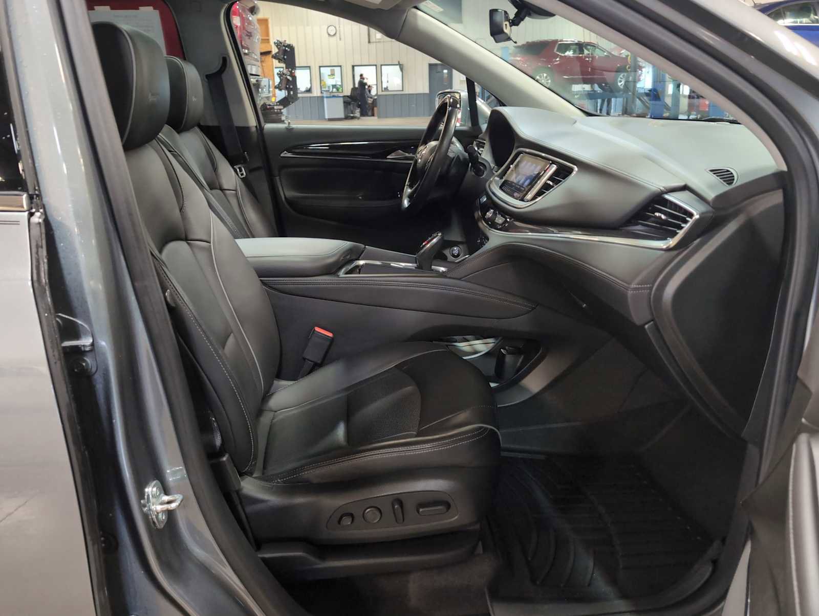 Used 2020 Buick Enclave Avenir w/ Avenir Technology Package image 29