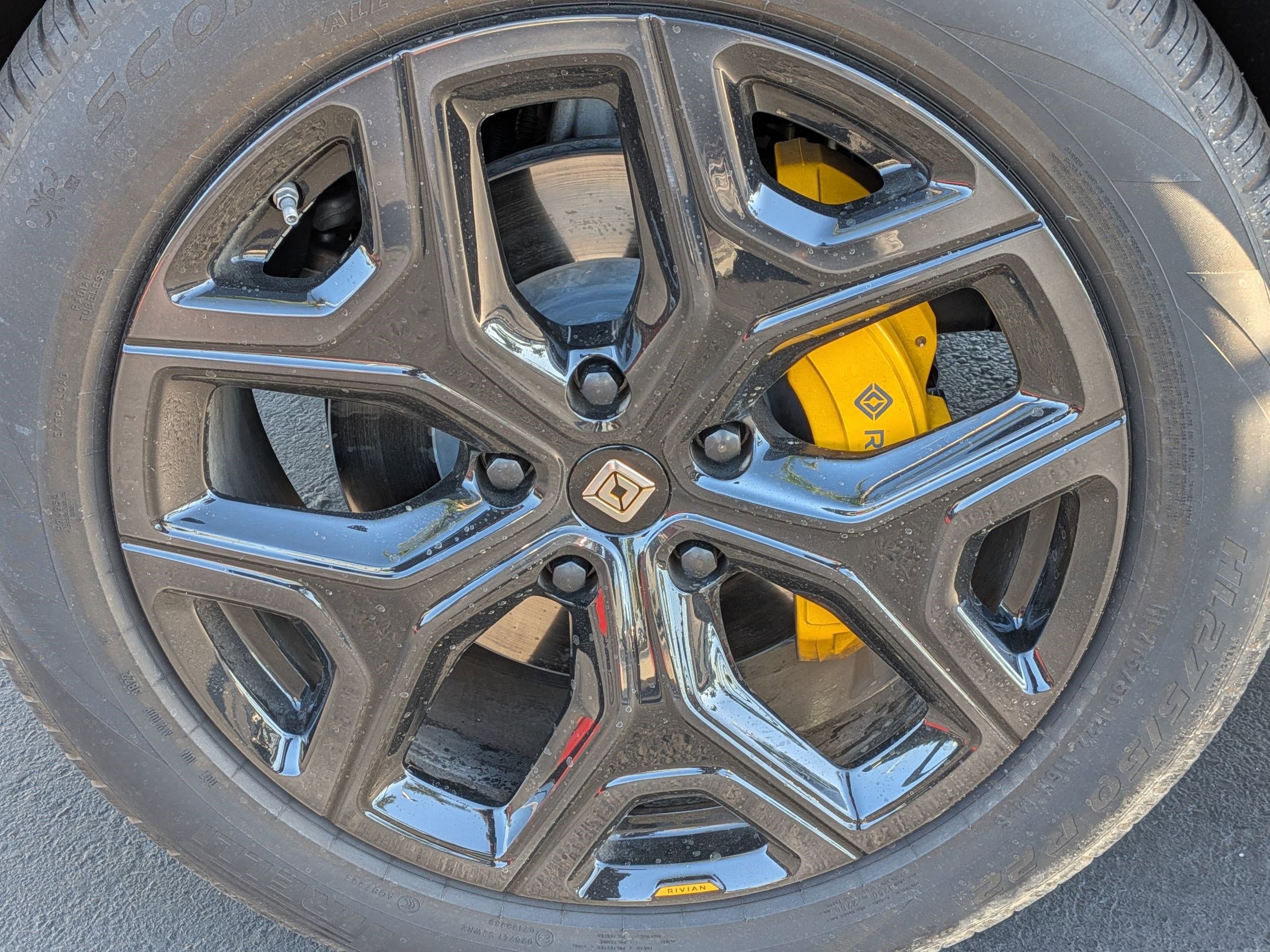 Used 2022 Rivian R1S Launch Edition image 12