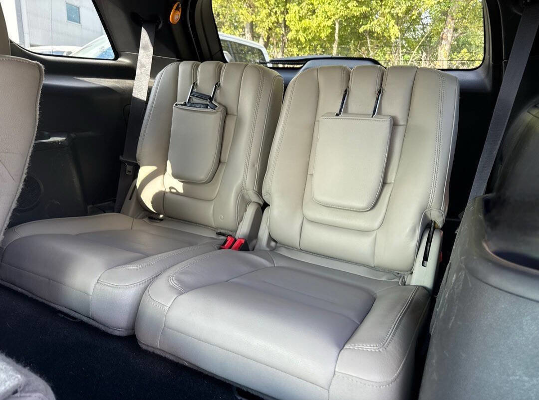 Used 2015 Ford Explorer XLT w/ Equipment Group 202B image 27