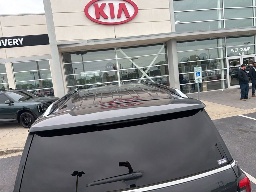 Used 2022 Ford Expedition Platinum AWD/4WD image 5