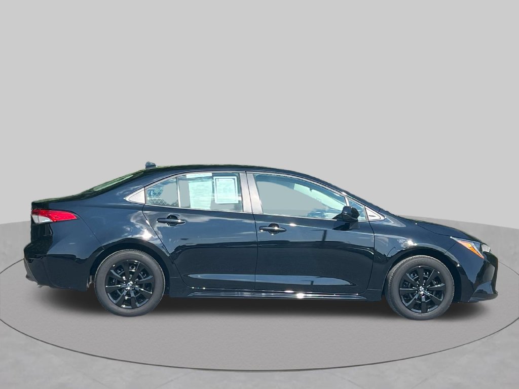 Used 2025 Toyota Corolla LE FWD image 3
