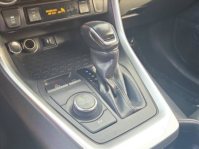 Used 2019 Toyota RAV4 XSE w/ XSE Weather Package AWD/4WD image 12