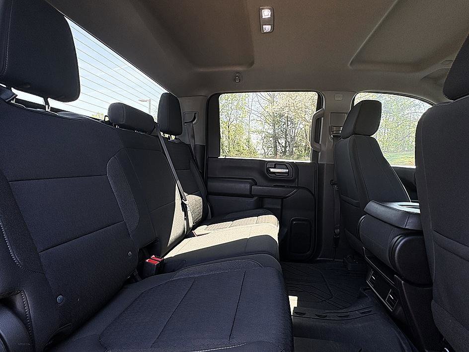 Used 2023 Chevrolet Silverado 2500 Custom w/ Custom Value Package image 11