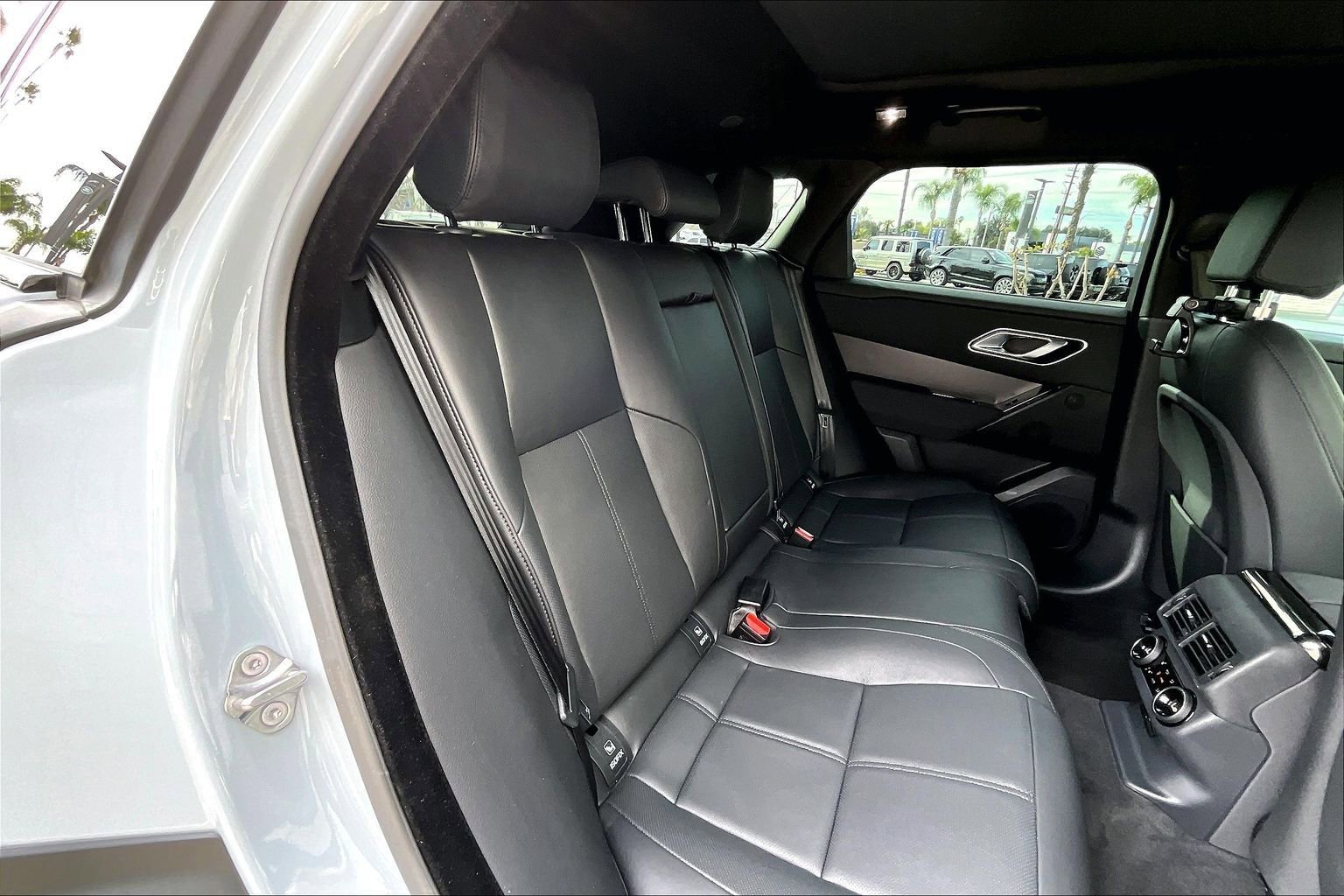 Certified 2025 Land Rover Range Rover Velar Dynamic SE image 27