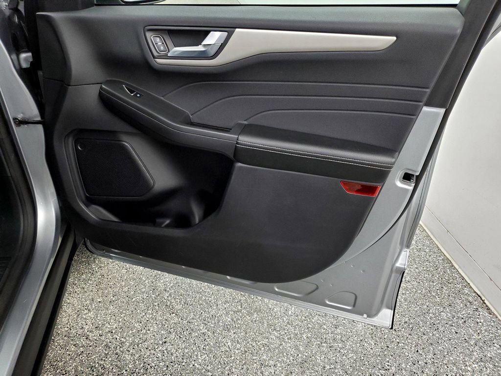 Used 2022 Ford Escape SEL w/ Class II Trailer Tow Package image 18