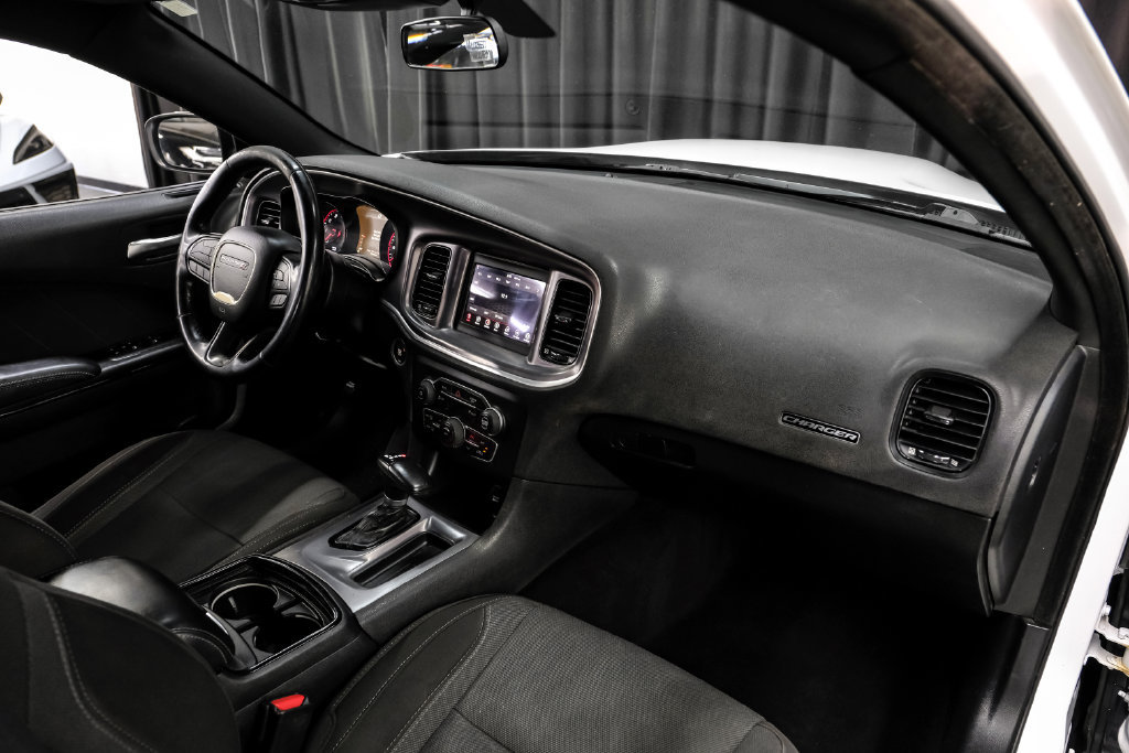 Used 2020 Dodge Charger SXT RWD image 12