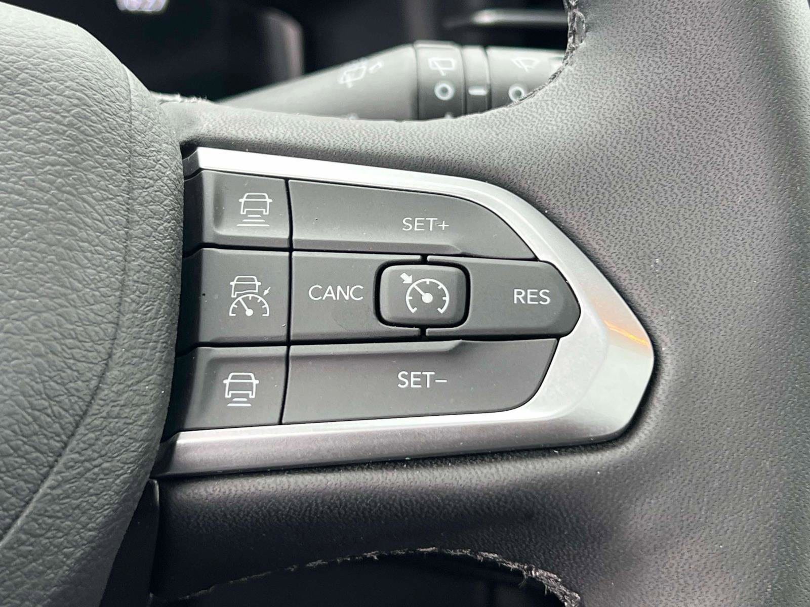 Used 2025 Jeep Compass Limited w/ High Altitude Package AWD/4WD image 21