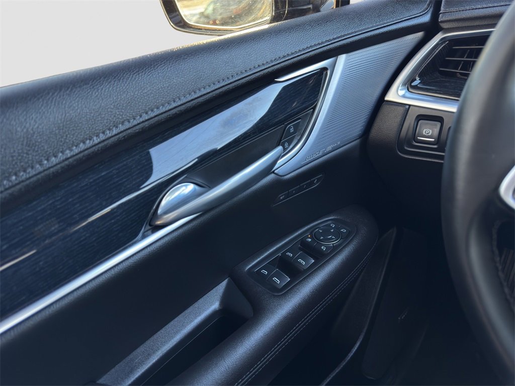 Used 2025 Cadillac XT5 Premium Luxury image 12