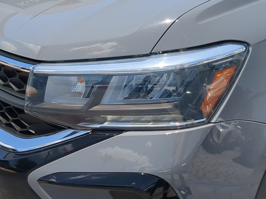Certified 2023 Volkswagen Taos SE w/ Panoramic Sunroof Package FWD image 9