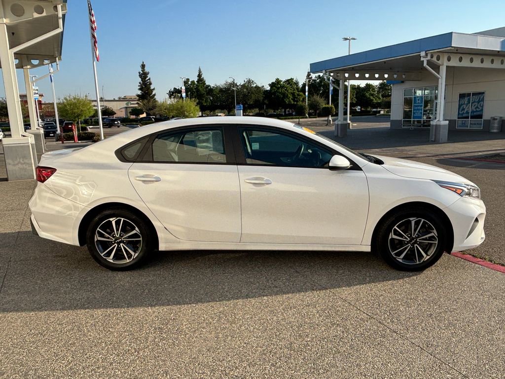 Used 2023 Kia Forte LXS image 4