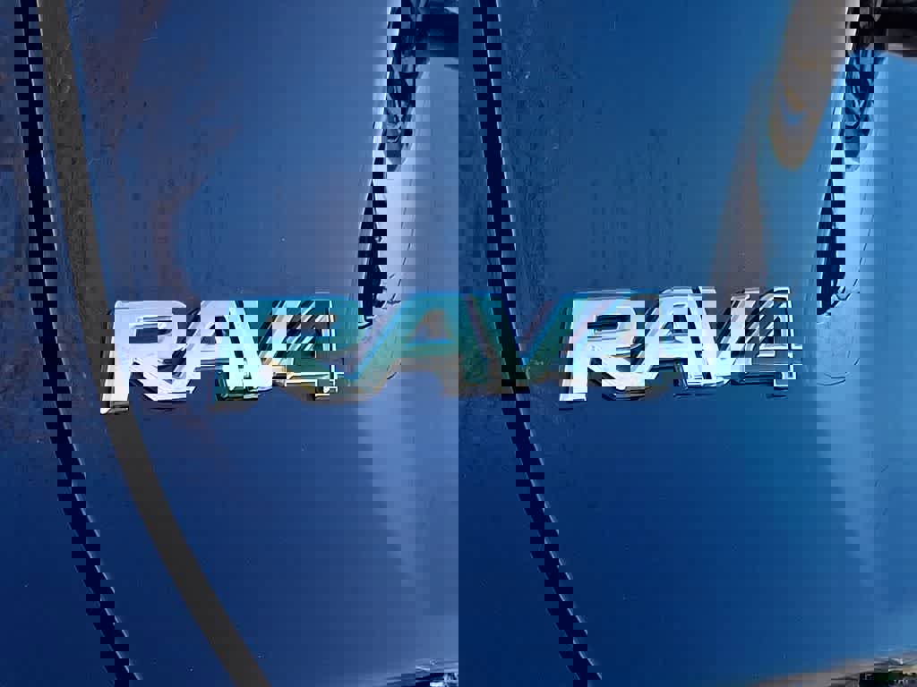 Used 2024 Toyota RAV4 XLE image 32