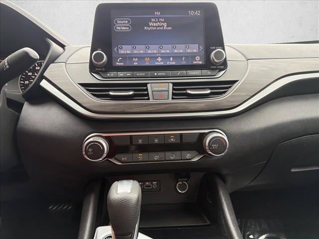 Used 2024 Nissan Altima 2.5 SV FWD image 17