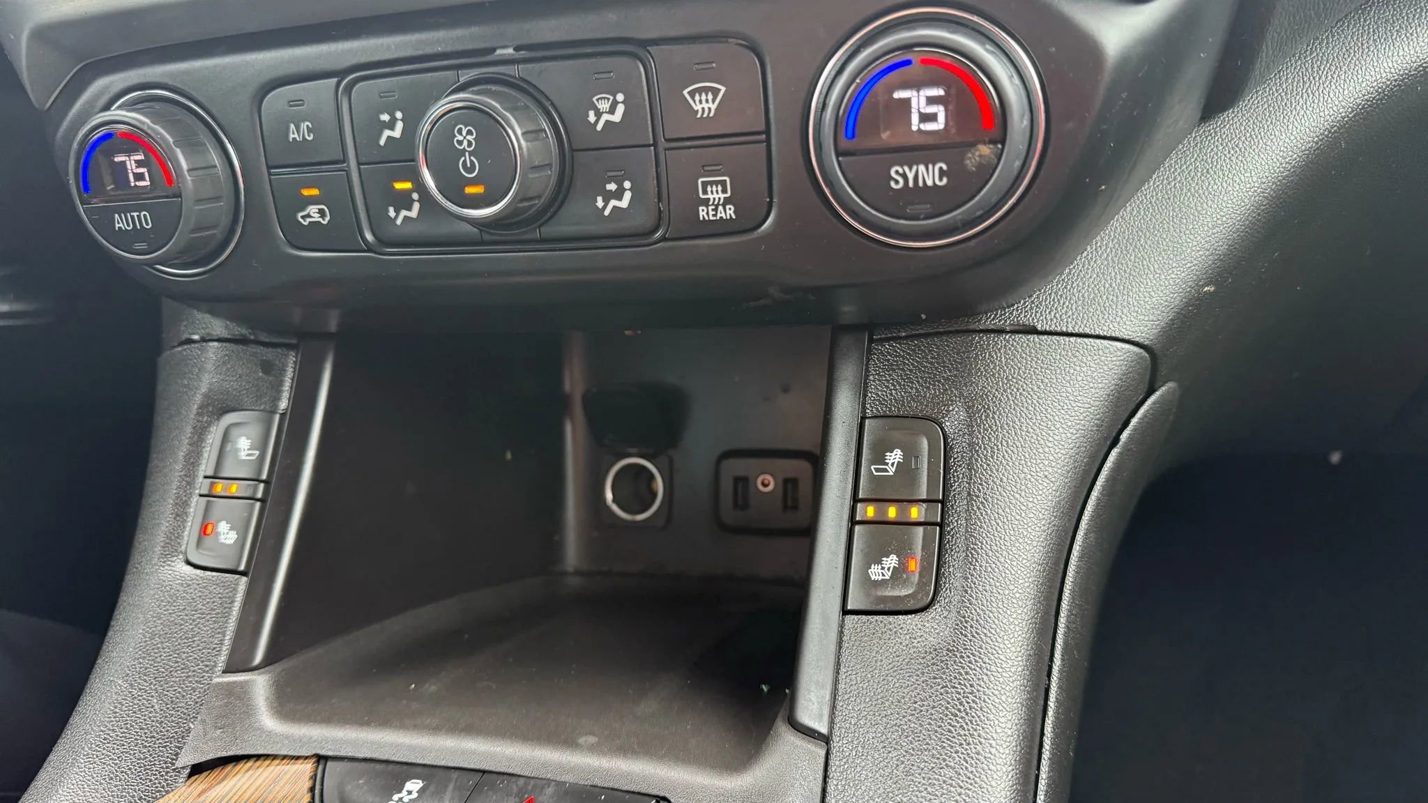 Used 2019 GMC Acadia SLE w/ LPO, Cargo Package image 30