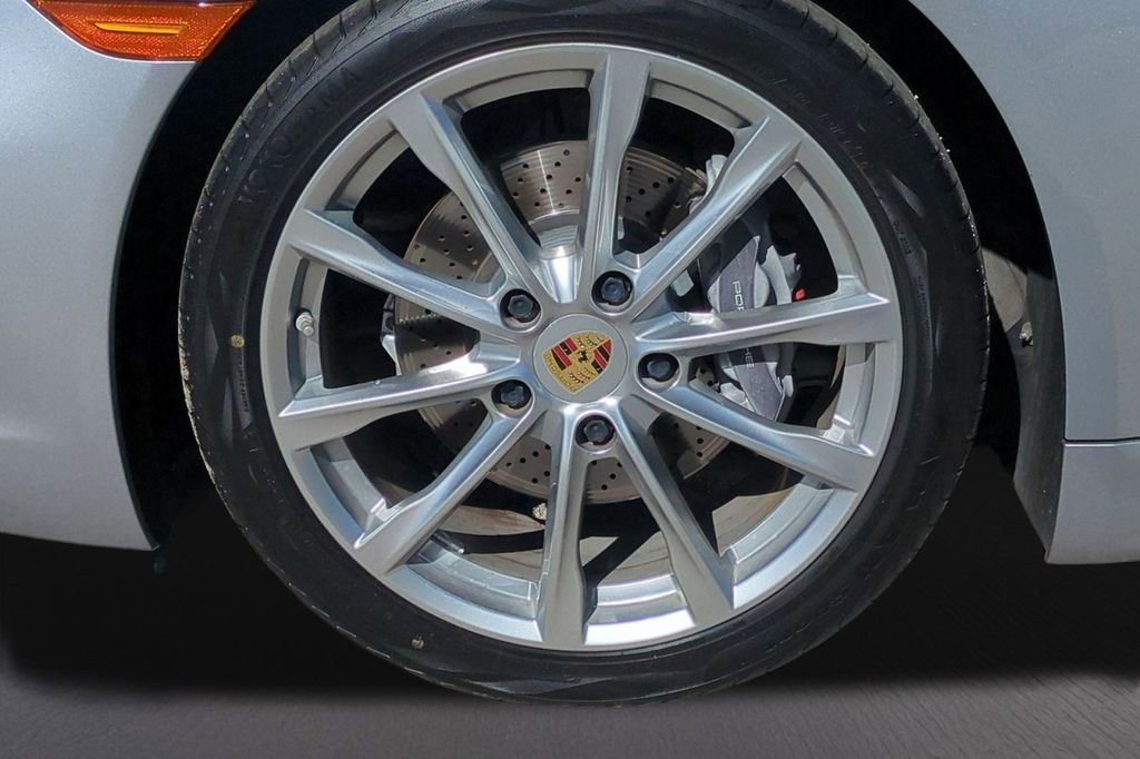 Used 2018 Porsche 718 Boxster image 17