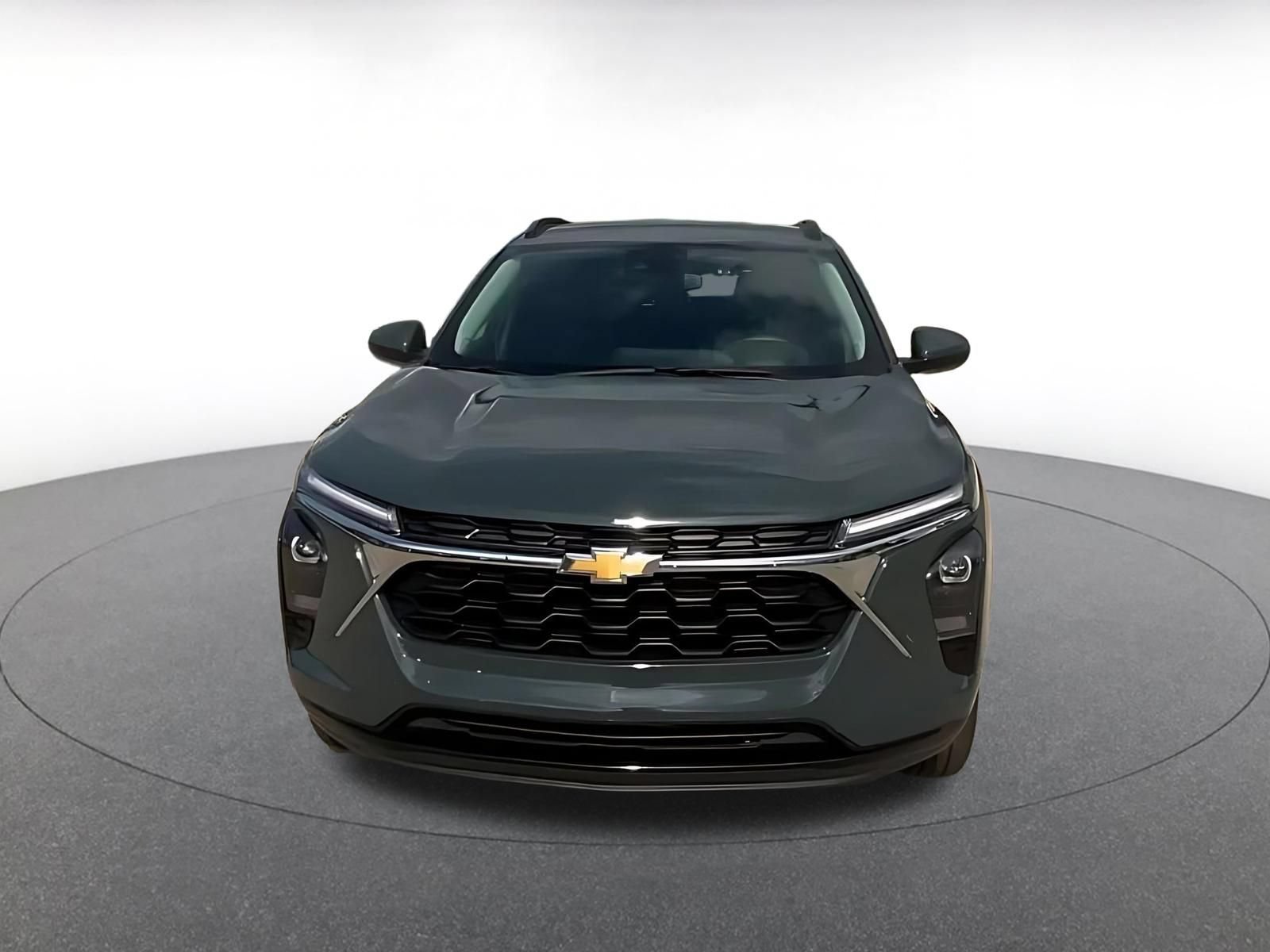 Used 2025 Chevrolet Trax LT FWD image 4