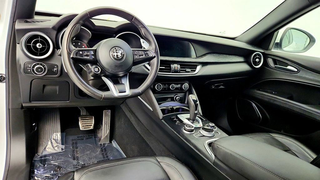 Used 2022 Alfa Romeo Stelvio Sprint image 12