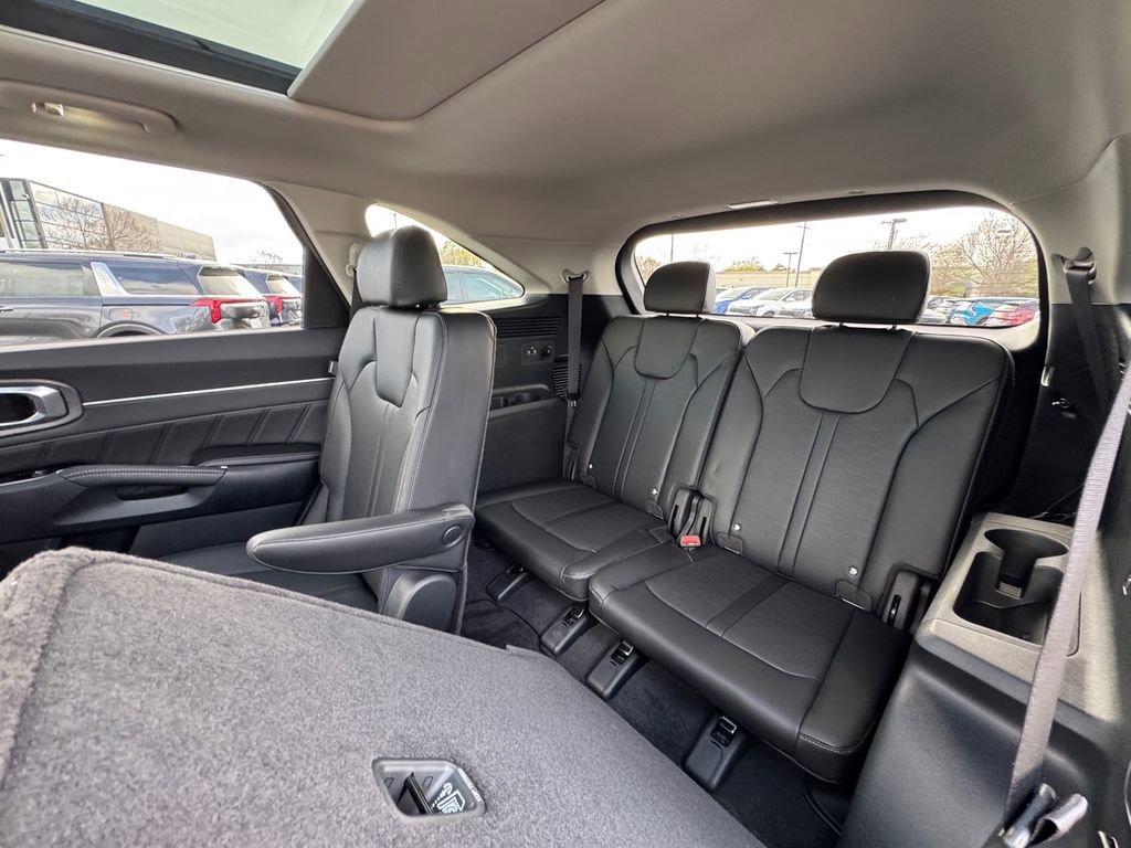 Certified 2025 Kia Sorento SX image 13