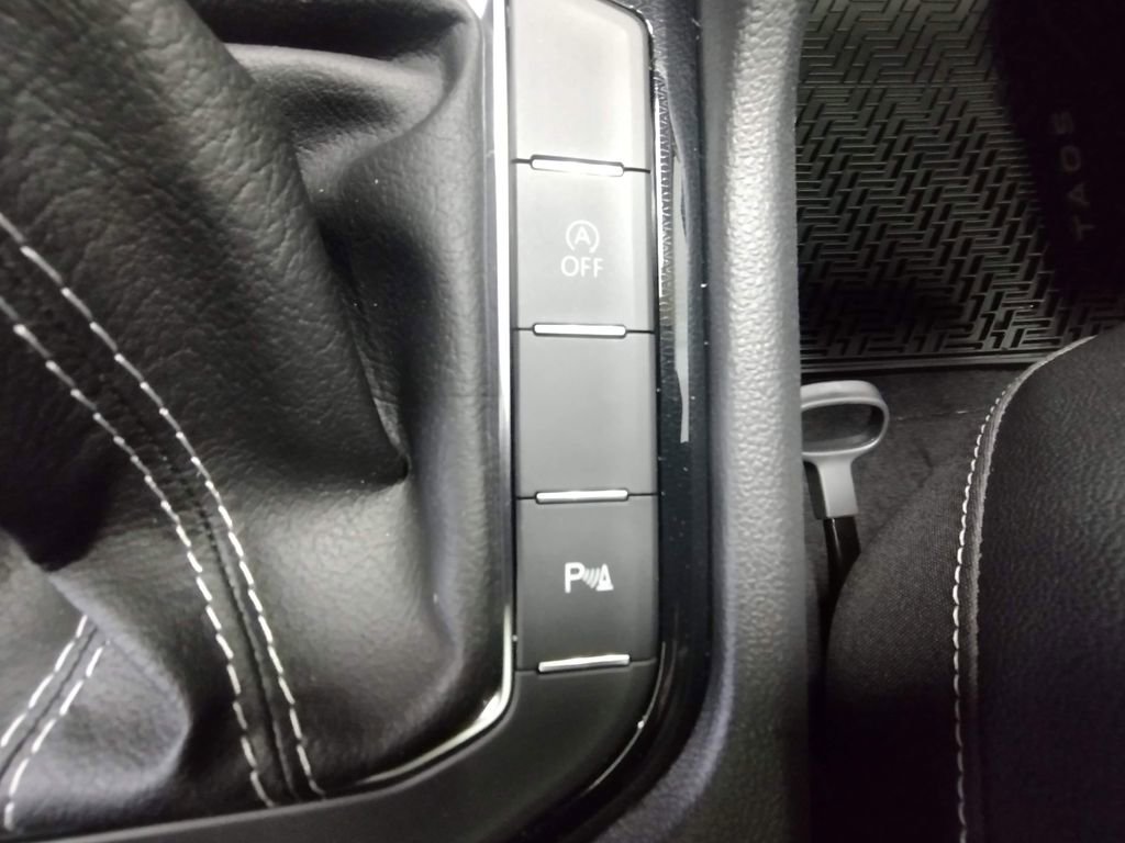 New 2026 Volkswagen Taos SEL image 30