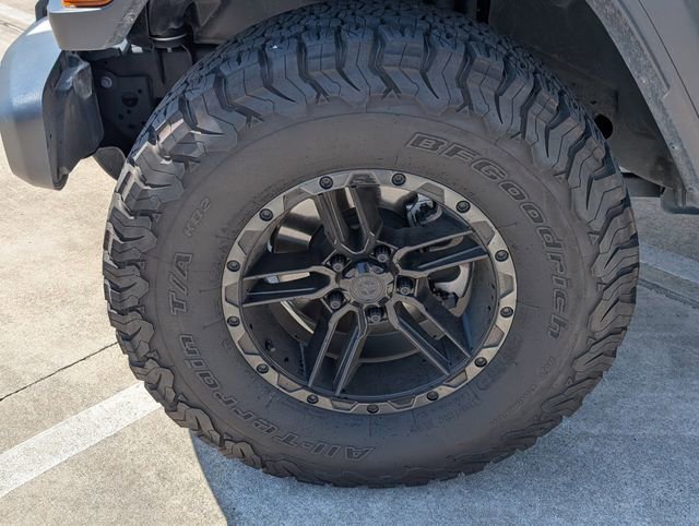 Used 2023 Jeep Gladiator Sport image 9