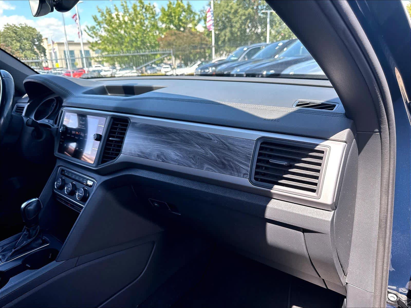 Used 2020 Volkswagen Atlas Cross Sport SE AWD/4WD image 25