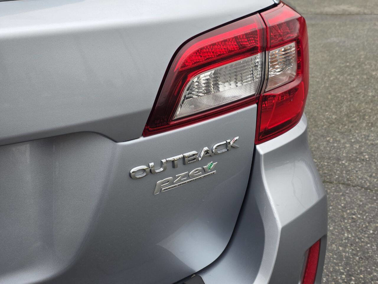 Used 2016 Subaru Outback 2.5i Premium image 15