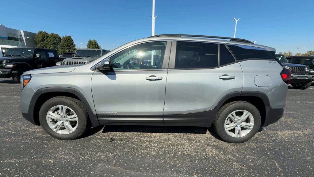Used 2024 GMC Terrain SLE w/ Driver Convenience Package AWD/4WD image 5