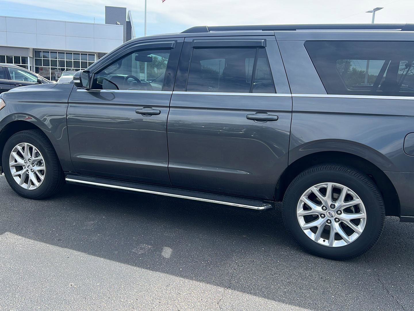 Used 2020 Ford Expedition Max XLT w/ Equipment Group 202A AWD/4WD image 11