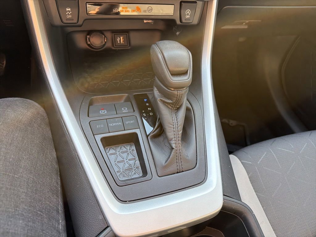 Used 2024 Toyota RAV4 XLE FWD image 20