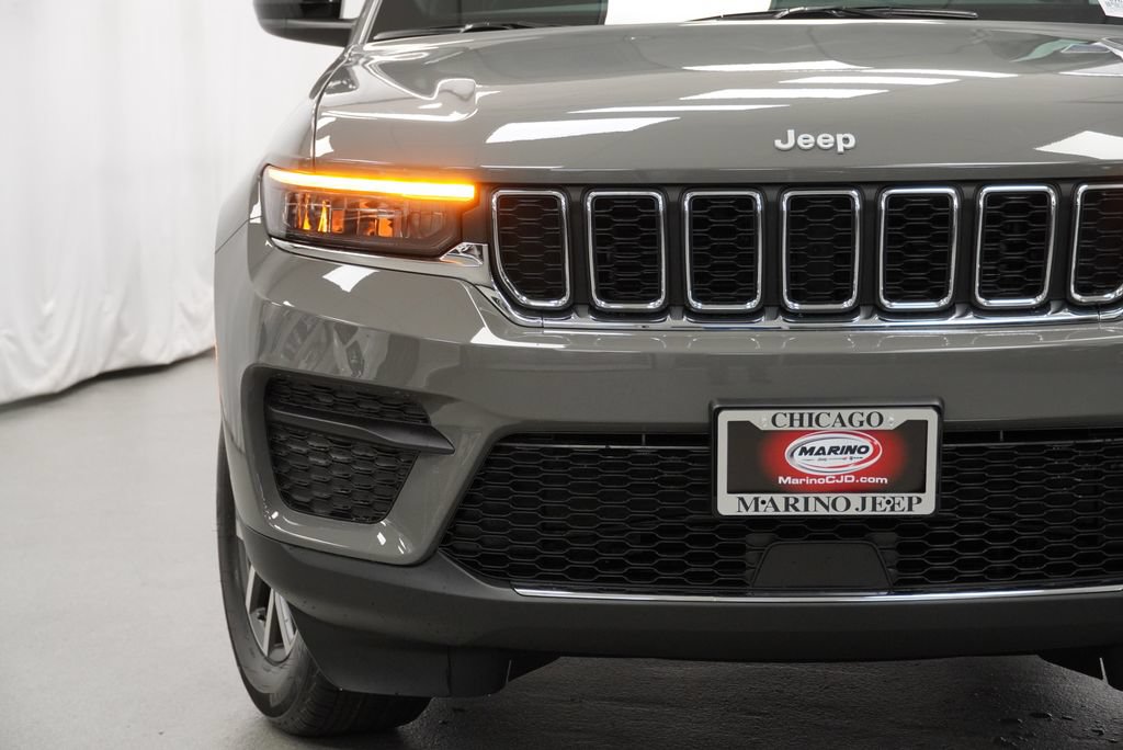 New 2027 Jeep Grand Cherokee Laredo AWD/4WD image 6