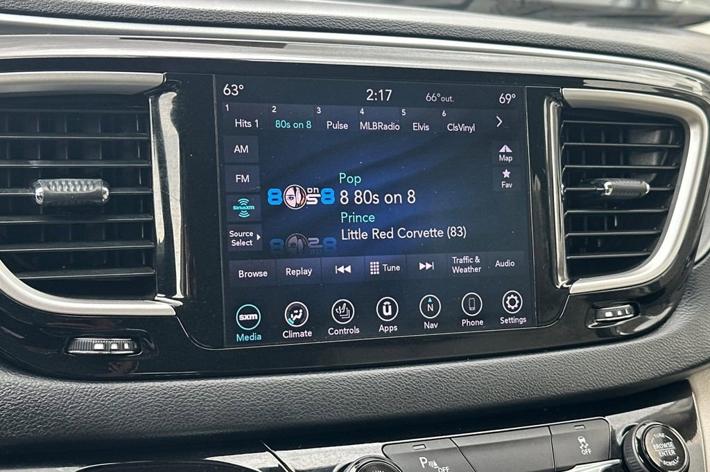 Used 2020 Chrysler Pacifica Touring-L w/ Premium Audio Group FWD image 23