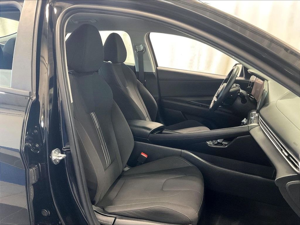 Used 2023 Hyundai Elantra SEL w/ Convenience Package FWD image 11
