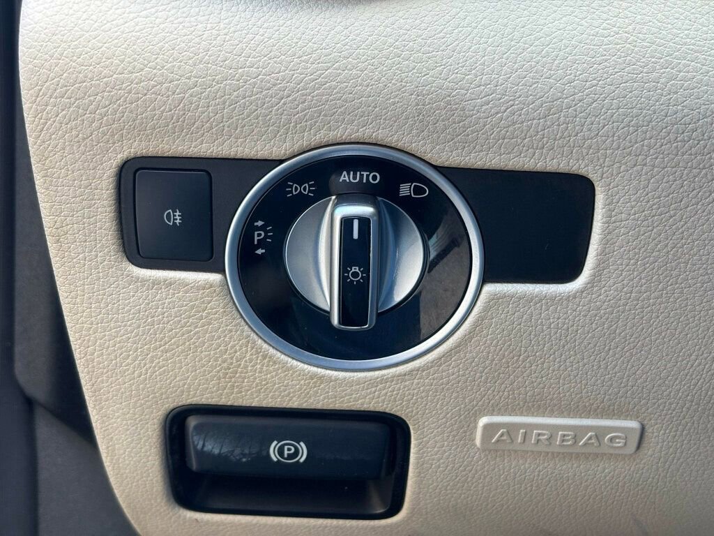 Used 2015 Mercedes-Benz SLK 250 2015 MERCEDES-BENZ SLK 250 image 33