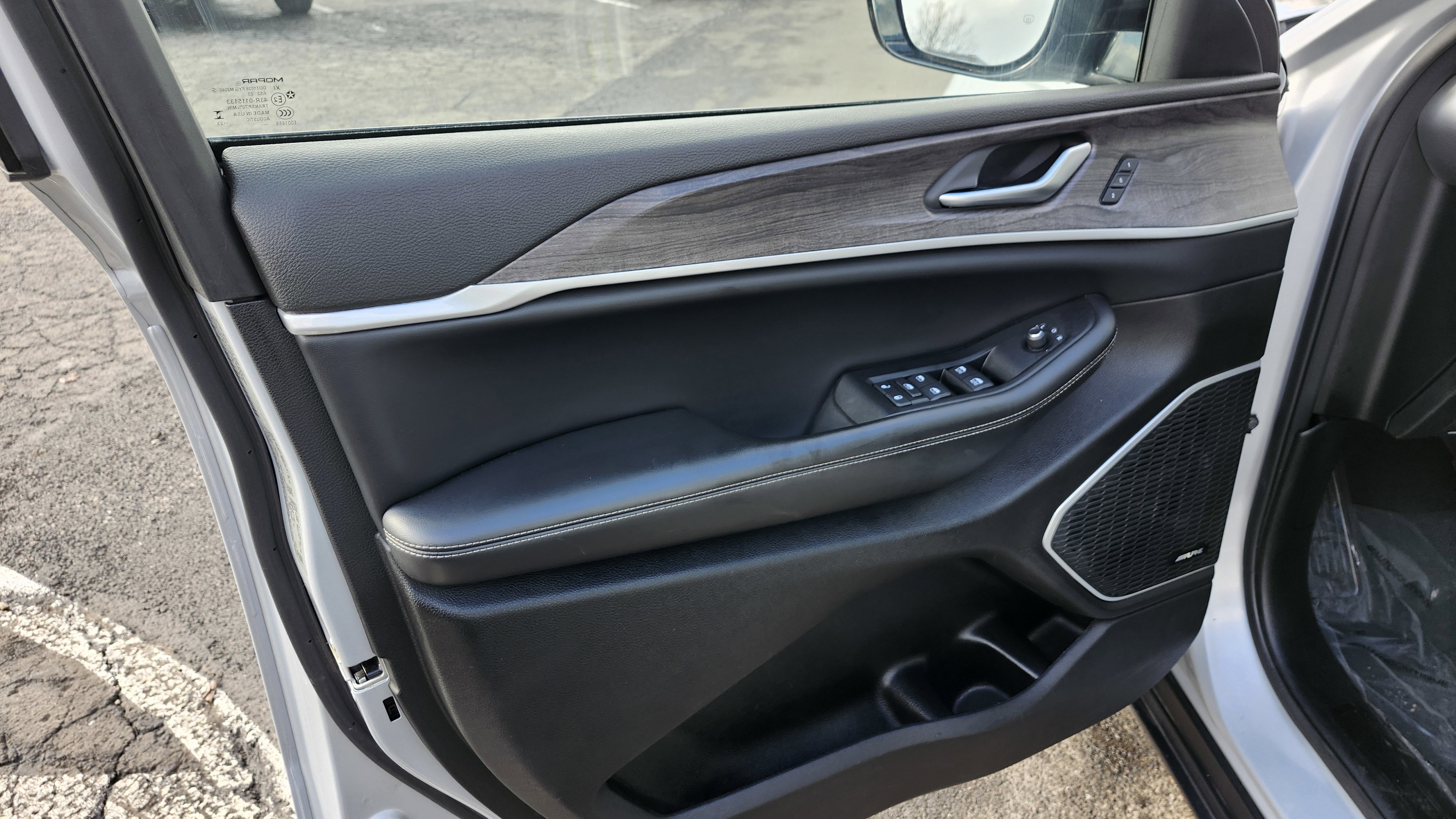 Used 2023 Jeep Grand Cherokee 4WD 4xe image 28