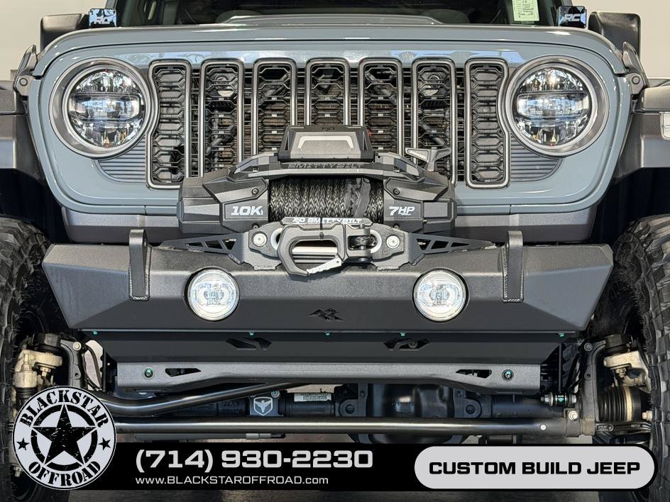 Used 2025 Jeep Wrangler Unlimited Rubicon w/ Convenience Group AWD/4WD image 4