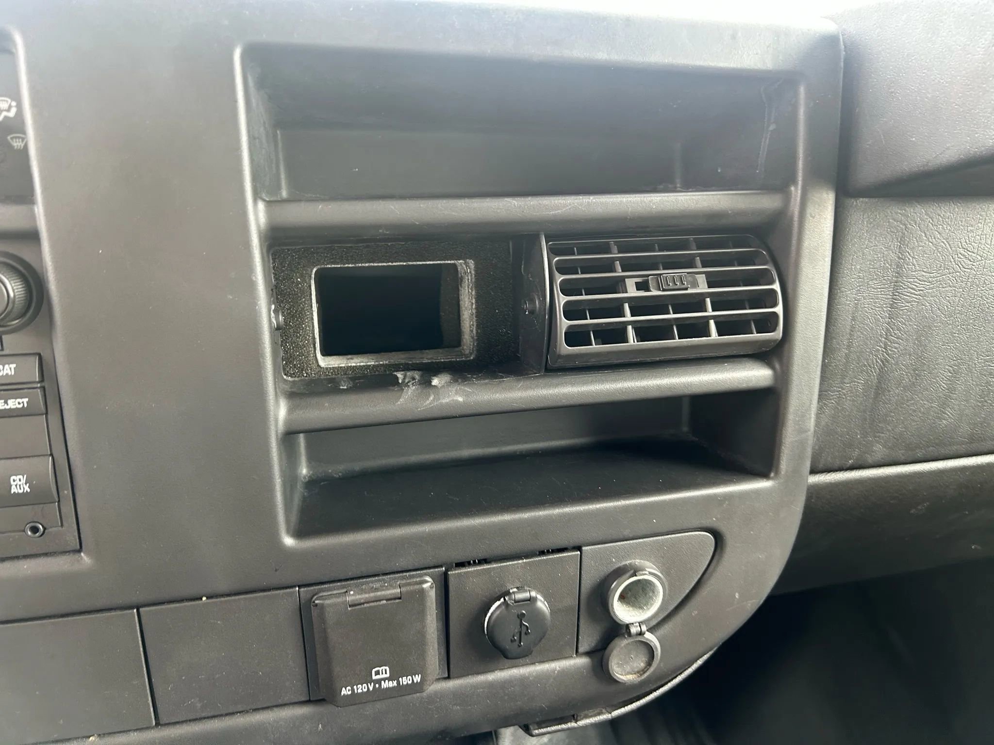 Used 2016 Chevrolet Express 3500 image 13