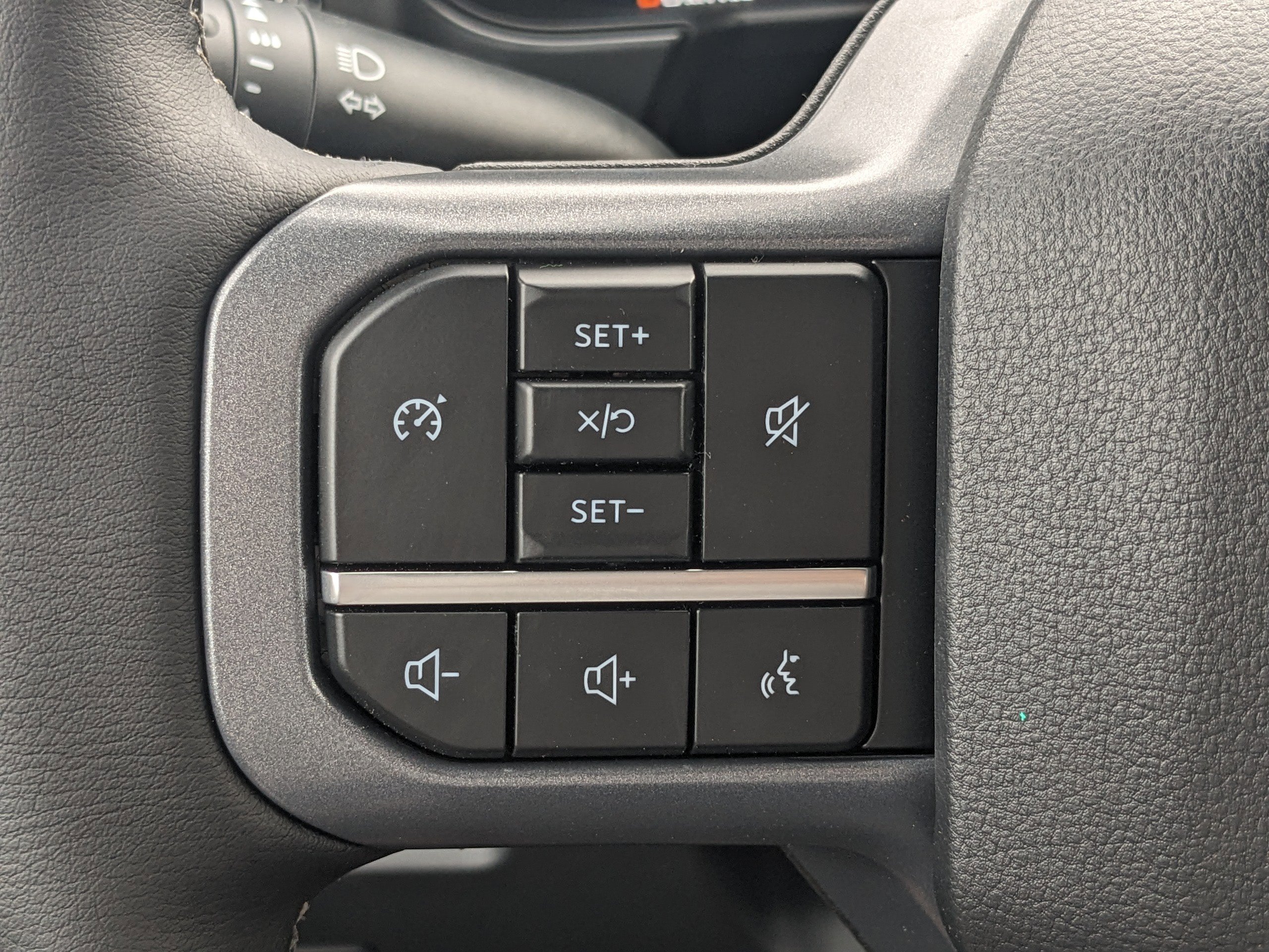 New 2025 Ford F350 Lariat w/ Black Appearance Package image 22