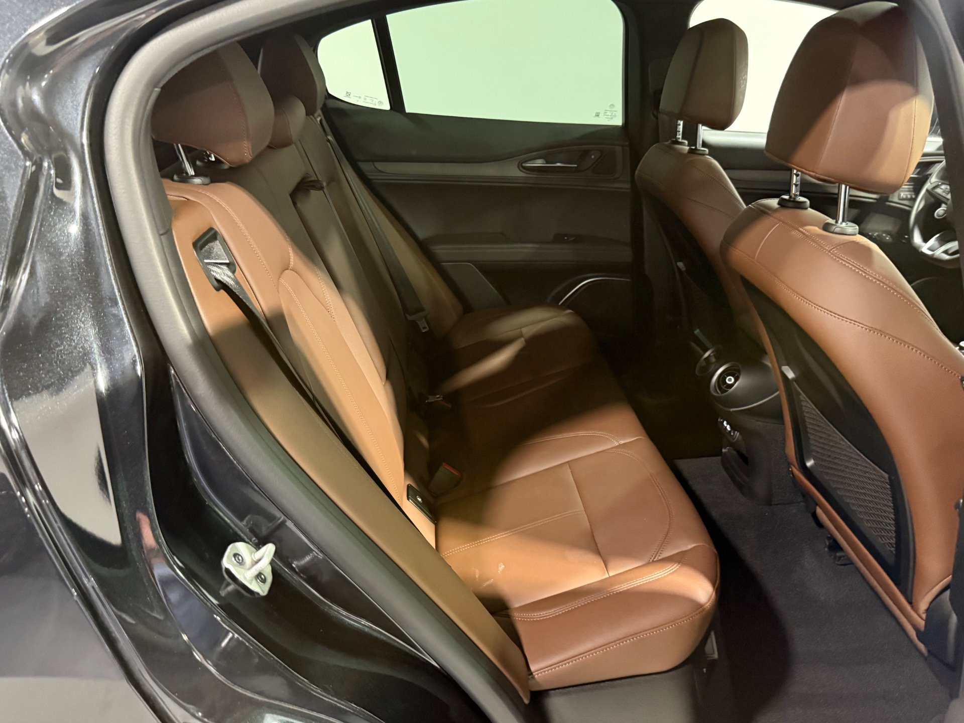 Used 2023 Alfa Romeo Stelvio Ti AWD/4WD image 46