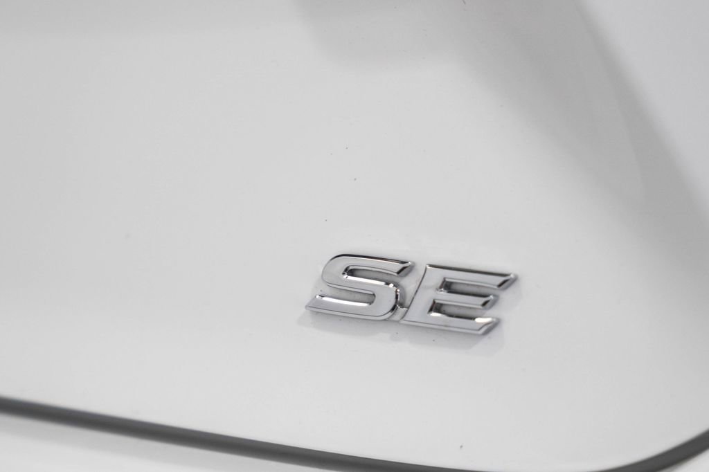 Used 2025 Toyota Camry SE image 7