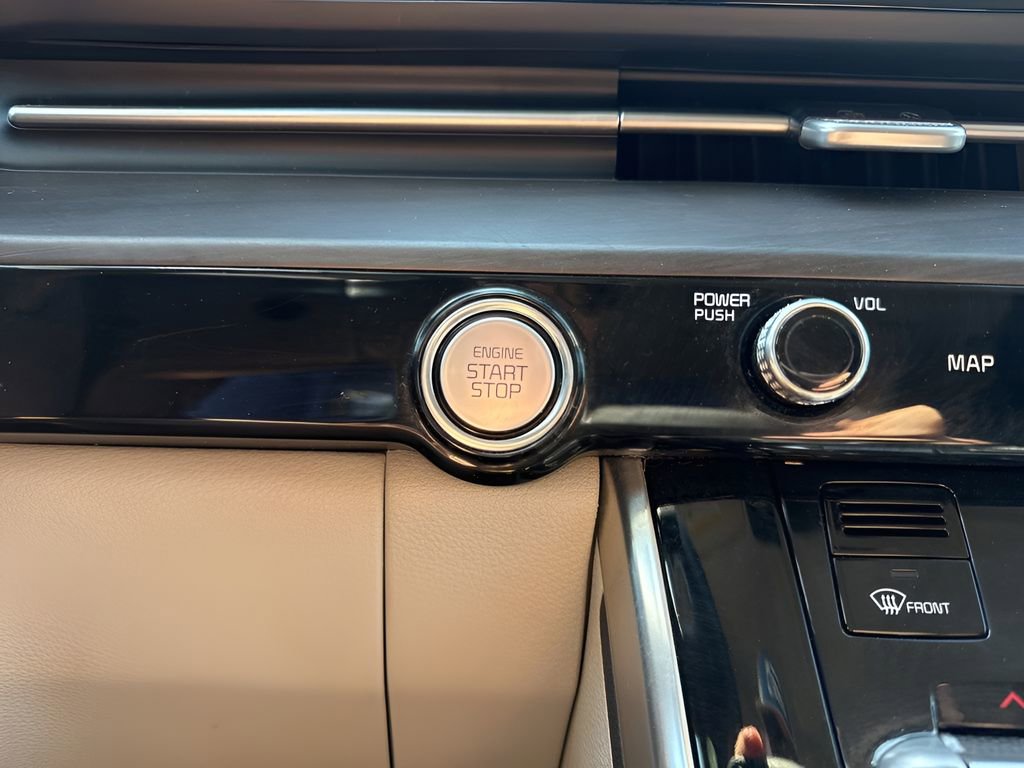 Used 2022 Kia Carnival EX FWD image 17