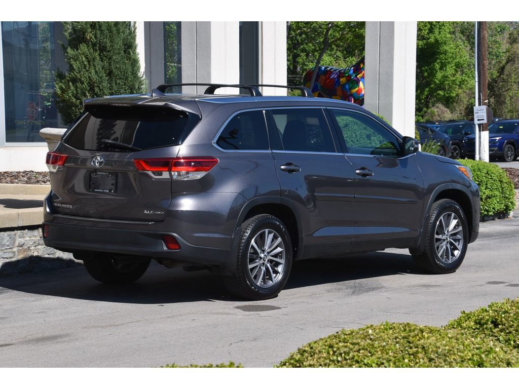 Used 2019 Toyota Highlander XLE AWD/4WD image 4