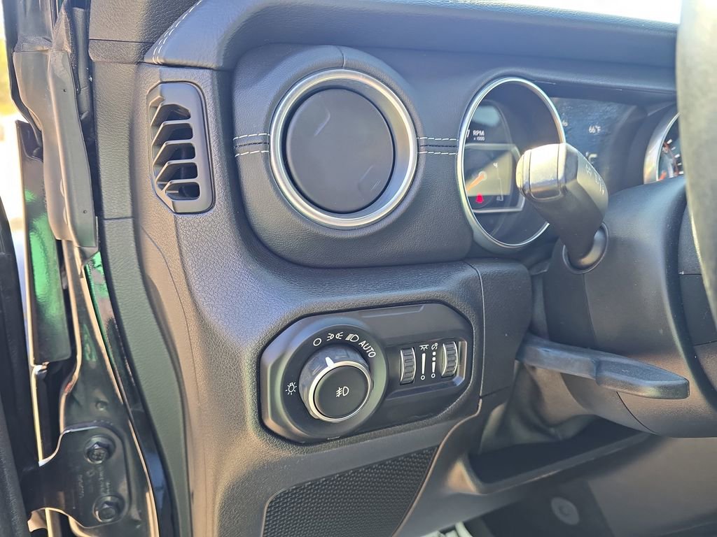 Used 2018 Jeep Wrangler Unlimited Sahara w/ LED Lighting Group image 14