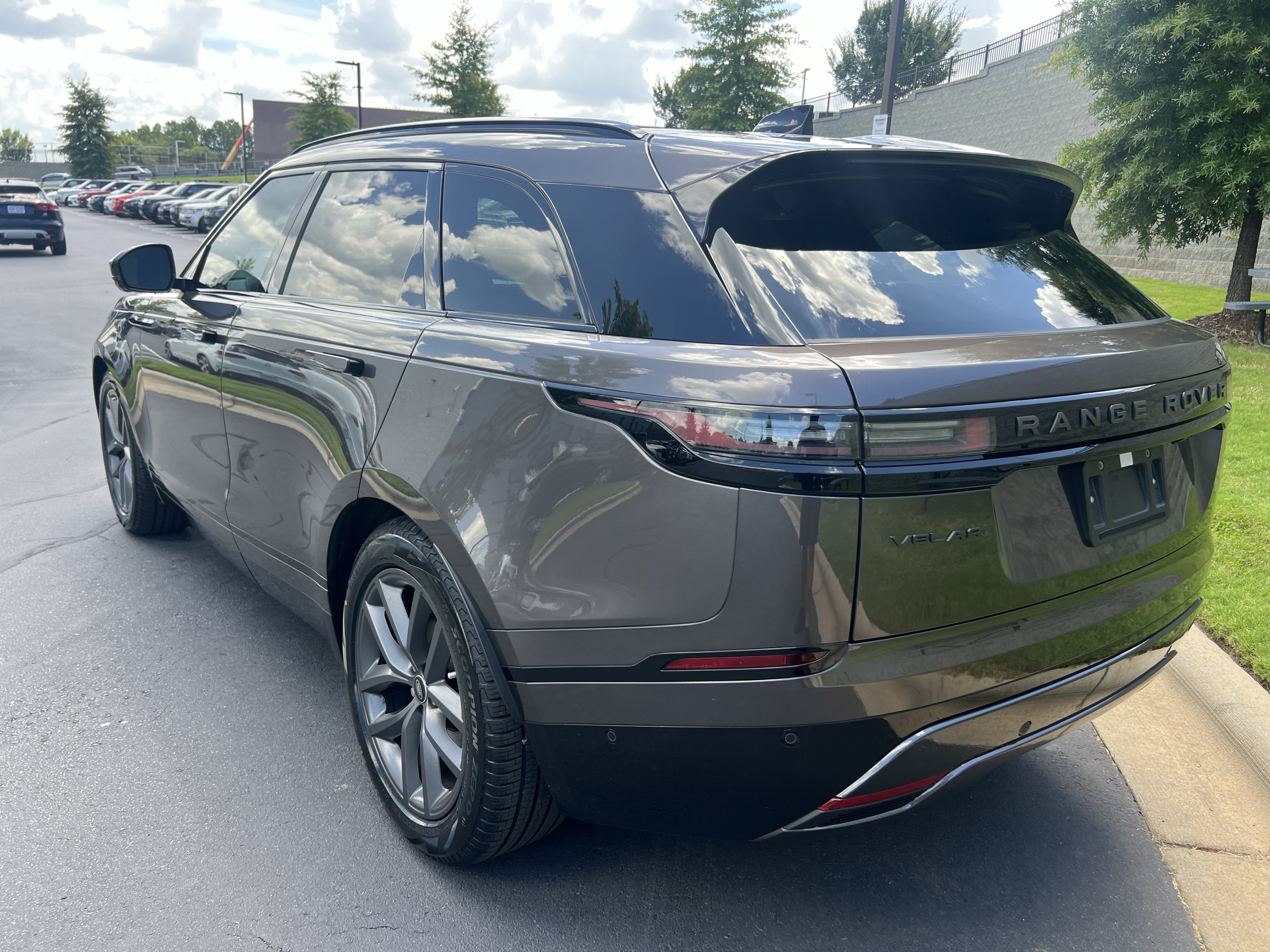 Certified 2026 Land Rover Range Rover Velar Dynamic SE AWD/4WD image 5