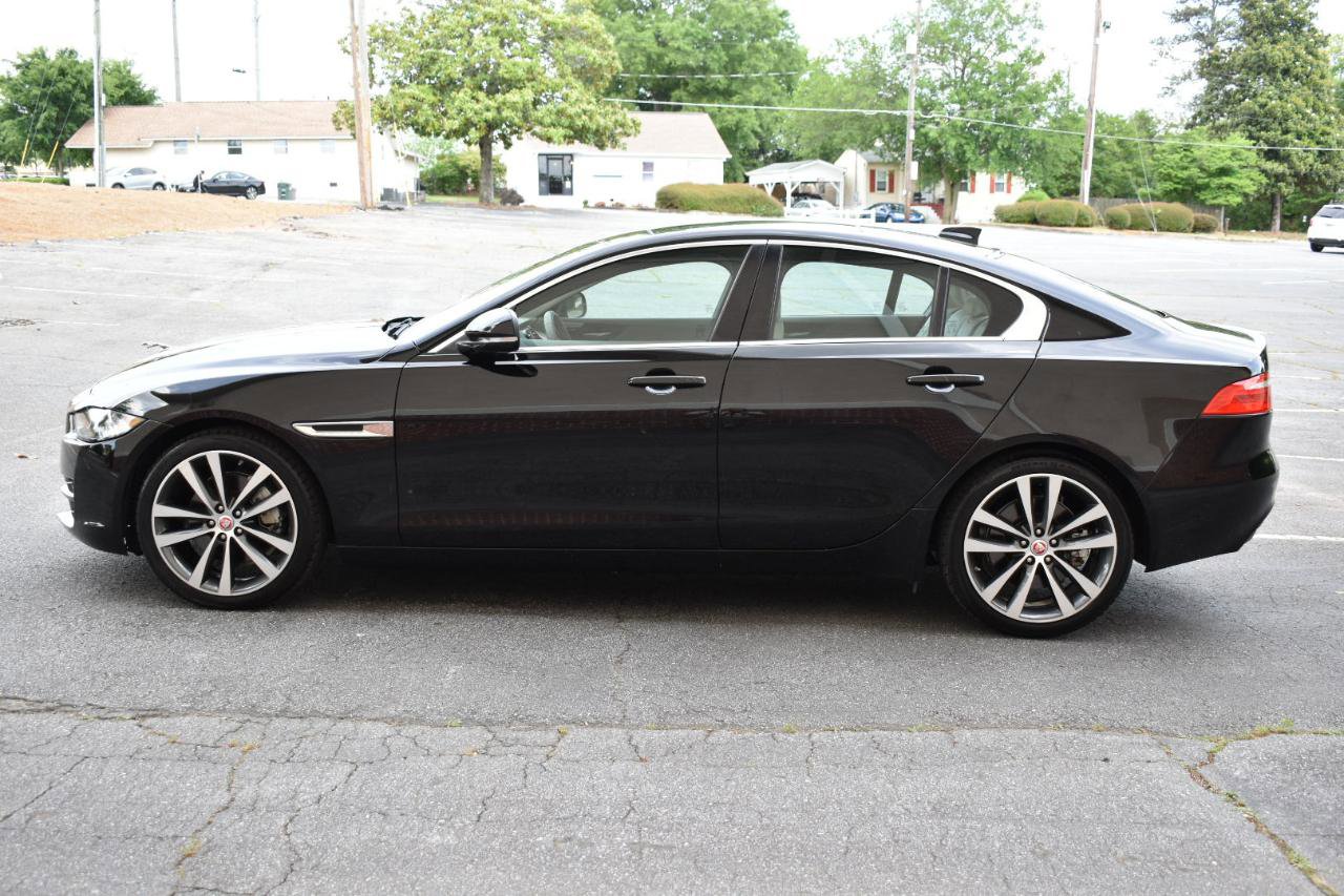 Used 2019 Jaguar XE Prestige RWD image 10