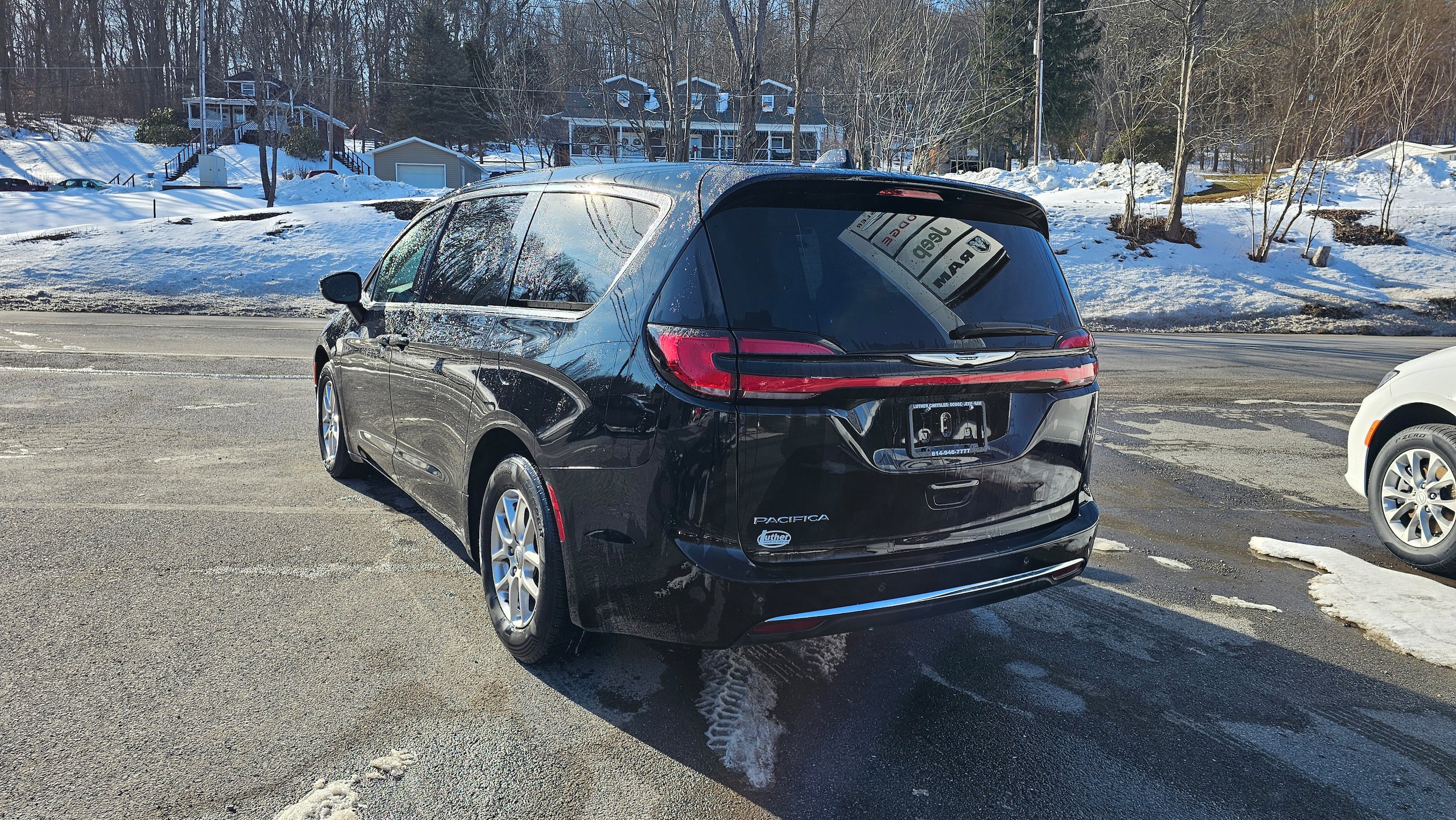 Used 2024 Chrysler Pacifica Touring-L image 20