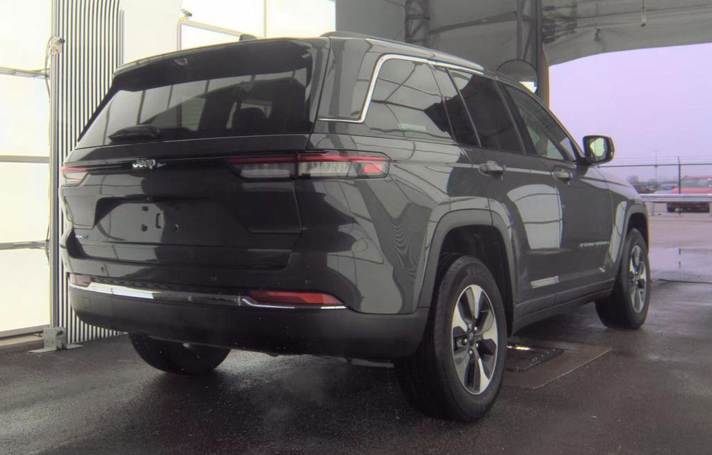 Used 2023 Jeep Grand Cherokee 4WD 4xe w/ Luxury Tech Group II image 4