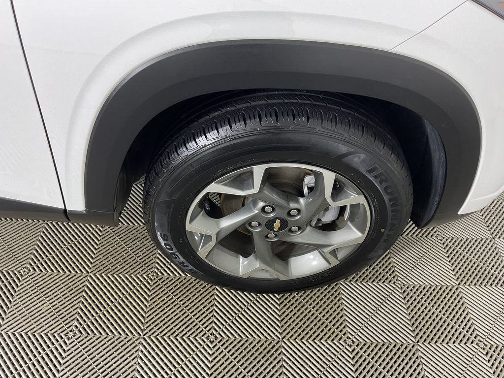 Used 2025 Chevrolet Trax LT FWD image 11