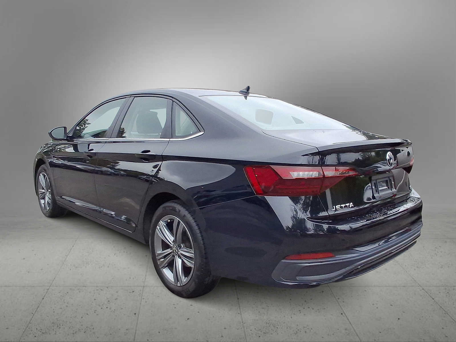 Used 2023 Volkswagen Jetta SE w/ Panoramic Sunroof Package FWD image 6